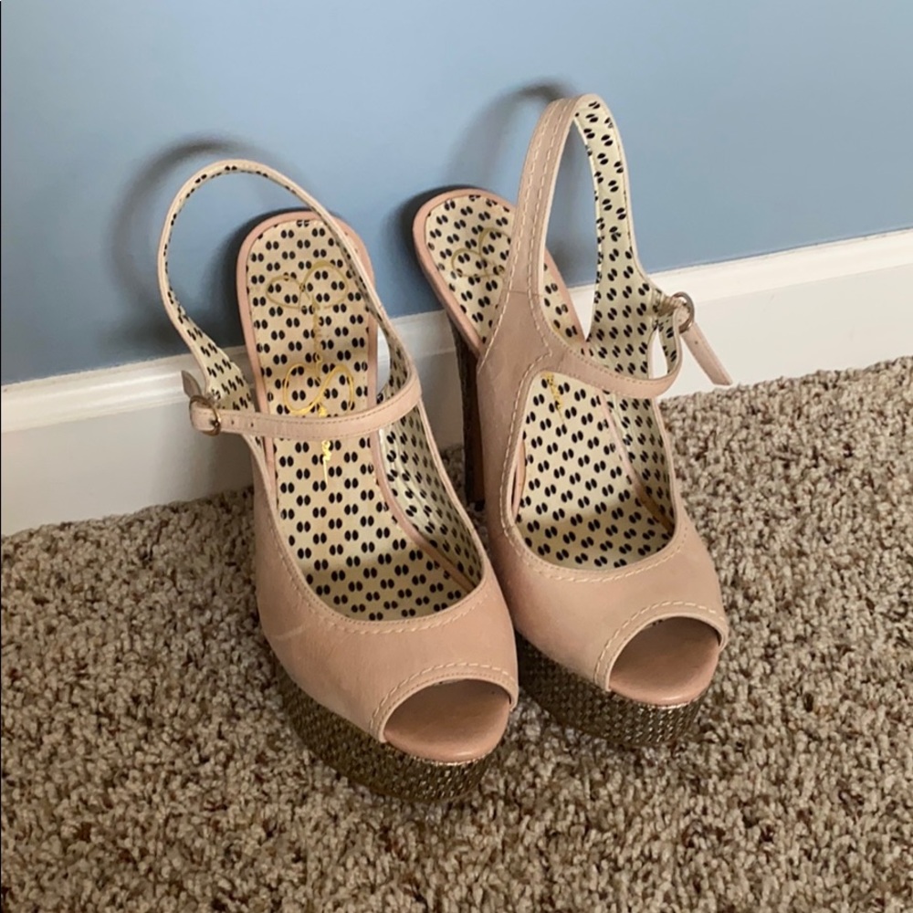 Jessica Simpson “Eddy” pumps